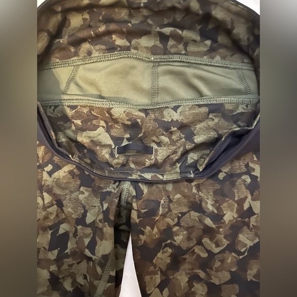 đź’™Lululemon Run: Inspire Crop II *Full-On Luxtreme (Mesh) - Picture 7 of 9